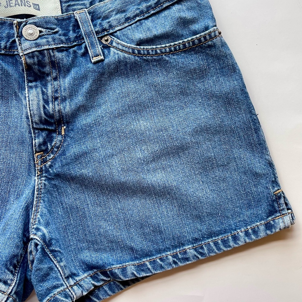 GAP Women's Classic Blue Jean 5 Pocket Shorts- Size 6 - Picture 6 of 9